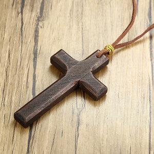 Colar da humildade com crucifixo de madeira